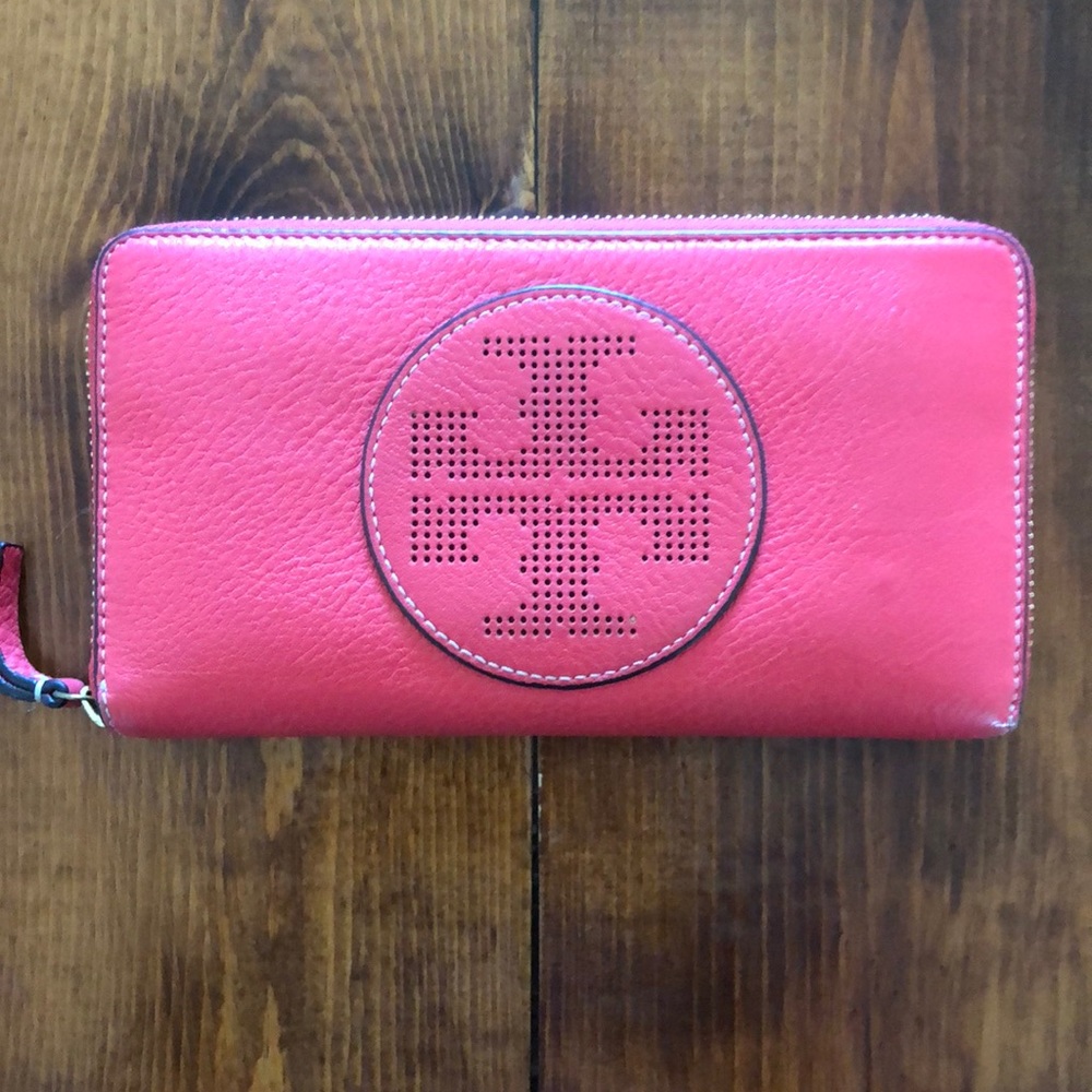 Gorgeous Coral Leather Tory Burch Wallet